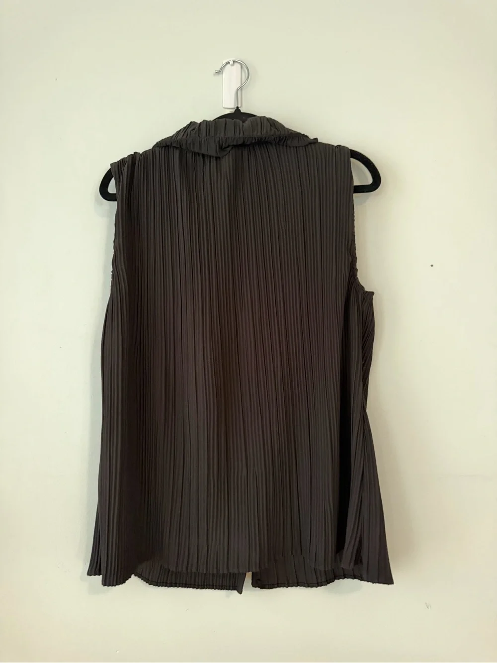 Rachel Zoe Sleeveless Micro Pleated Blouse - Picture 4 of 5